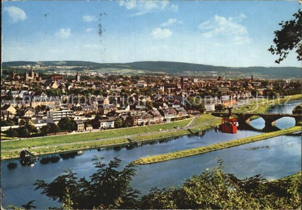 Trier Moselpartie mit Kabinenbahnen
