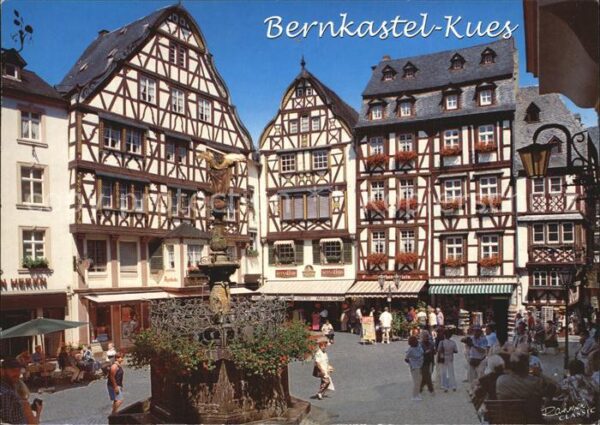 Bernkastel-Kues Marktplatz mit St. Michaelsbrunnen Fach