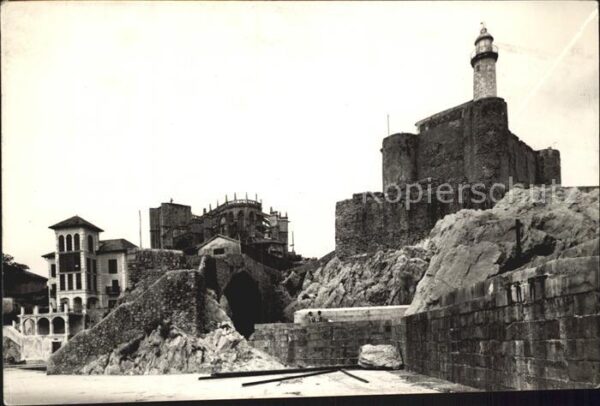 Castro-Urdiales El Faro y Santa Maria