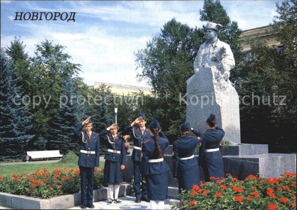 Nowgorod Novgorod Monument of guerilla fighter Lyonya Gol