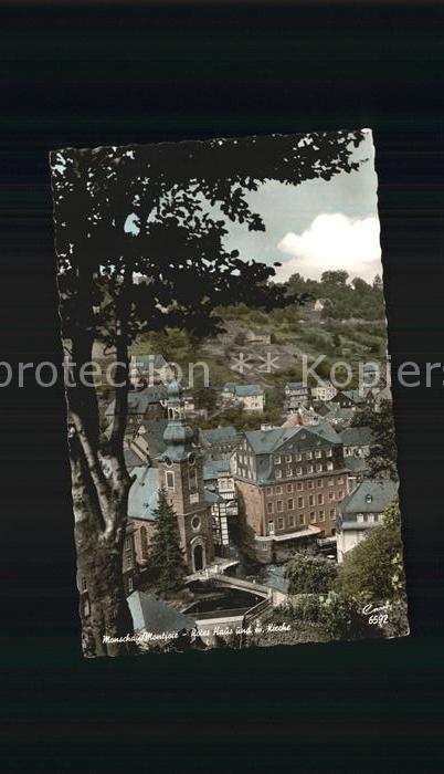 Monschau Rotes Haus mit Kirche