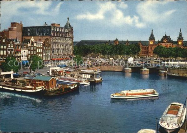 Amsterdam Niederlande Damrak met Centraal Station