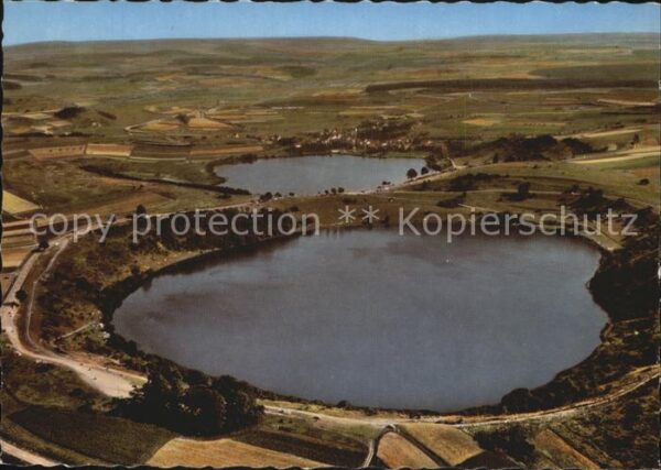 Weinfelder Maar mit Schalkenmehrener Maar Fliegeraufnah