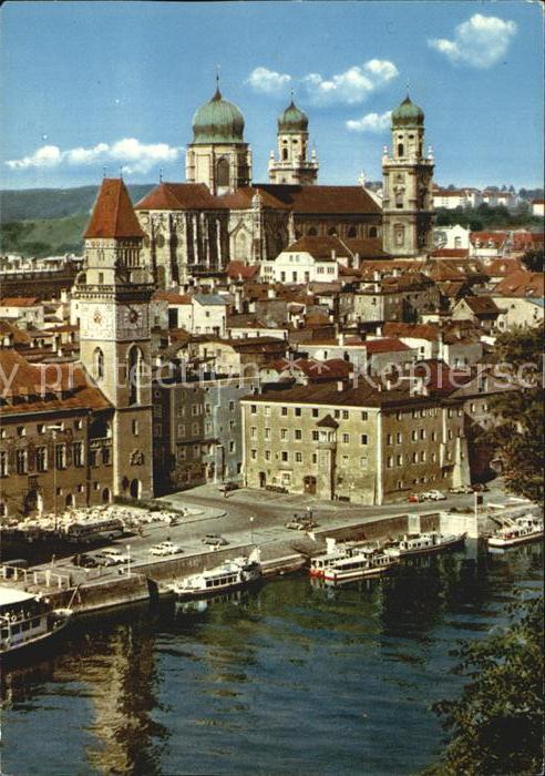 Passau mit Rathaus und Dom