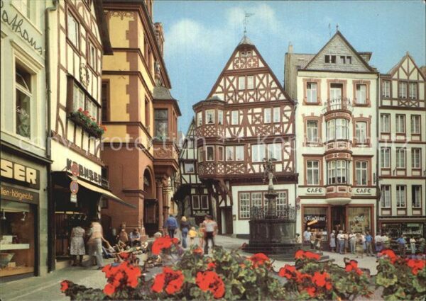Bernkastel-Kues Marktplatz Rathaus Spitzenhaus St Micha