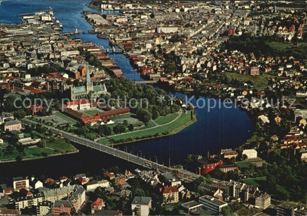 Trondheim Parti fra byen med Domkirken Nidelven F
