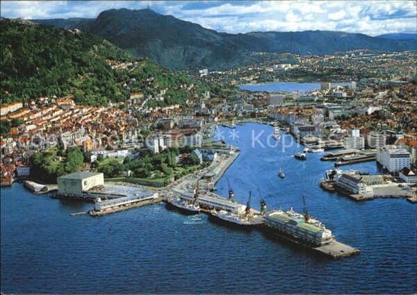 Bergen Norwegen Utsikt over byen med Vagen og havna Haf