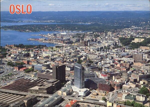 Oslo Norwegen Sentrum sett fra fly med Oslo Plaza Fli