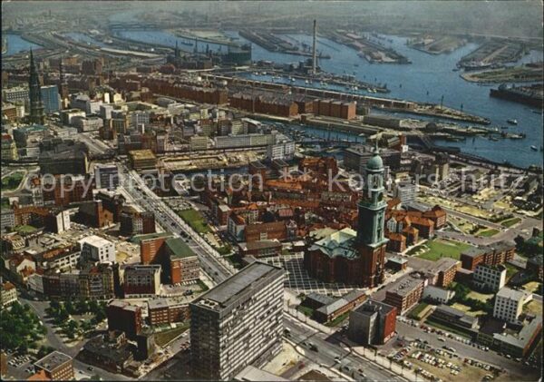 Hamburg Luftaufnahme Michel Hafen