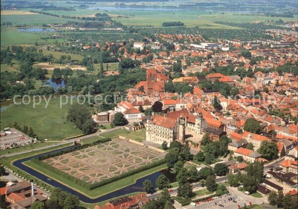 Guestrow Mecklenburg Vorpommern Fliegeraufnahme Schlossgarten mit Schlo