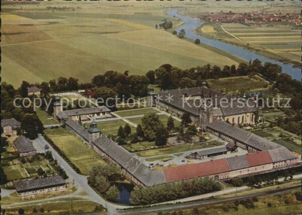 Hoexter Weser Fliegeraufnahme mit Schloss Corvey