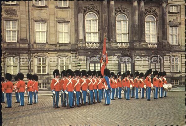 Leibgarde Wache Kobenhavn Vagten ved Amalienborg