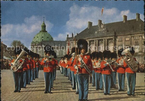 Leibgarde Wache Kobenhavn Amalienborg Garden i gallauni