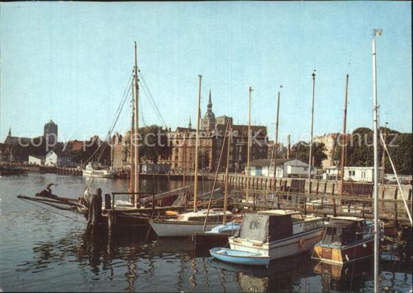 Hafenanlagen Stralsund Boote