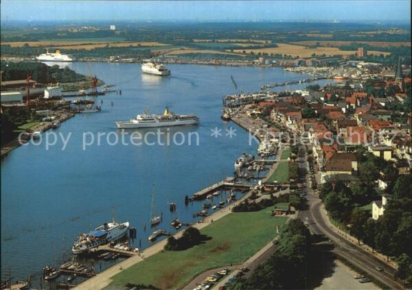 Travemuende Ostseebad Fliegeraufnahme mit Hafen