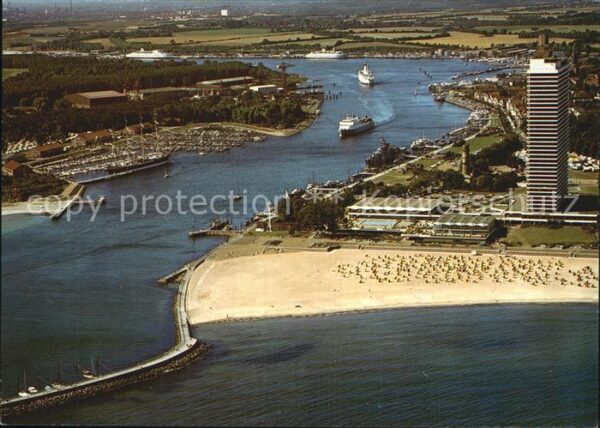 Travemuende Ostseebad Fliegeraufnahme Strand Hafen
