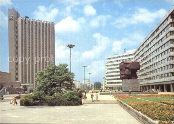 Karl-Marx-Stadt Karl Marx Allee mit Hotel Kongress Monu