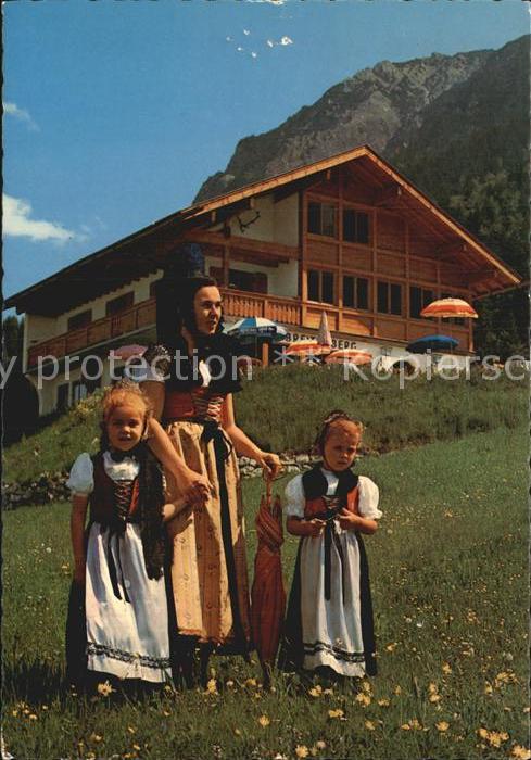 Oberstdorf Cafe Breitenberg Trachtenmädchen Tracht