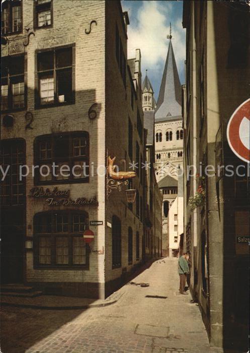 Koeln Rhein Altstadt mit St Martin