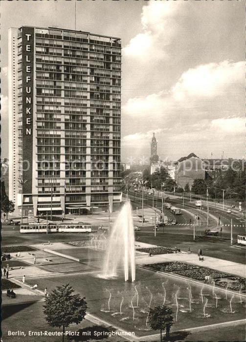 Berlin Ernst Reuter Platz mit Springbrunnen
