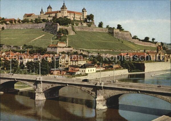 Wuerzburg Löwenbrücke mit Festung Marienberg