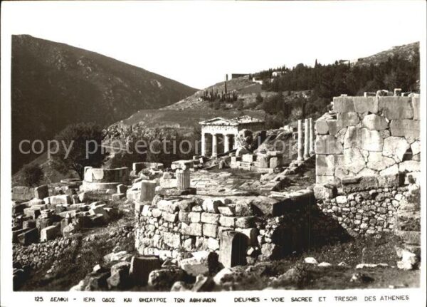 Delphi Voie Sacree et Tresor des Athenies