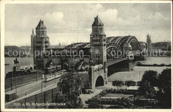 Koeln Rhein Hohenzollernbrücke