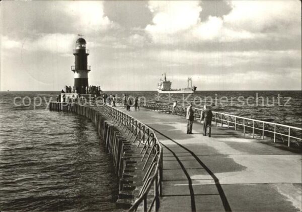 Warnemuende Ostseebad Mole mit Leuchtturm
