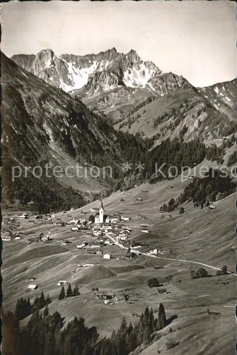Mittelberg Kleinwalsertal mit Bödmen Weisser Schrofen Heiterberg
