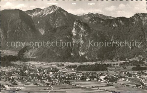 Oberammergau mit Notkarspitze Kofel und Zugspitze