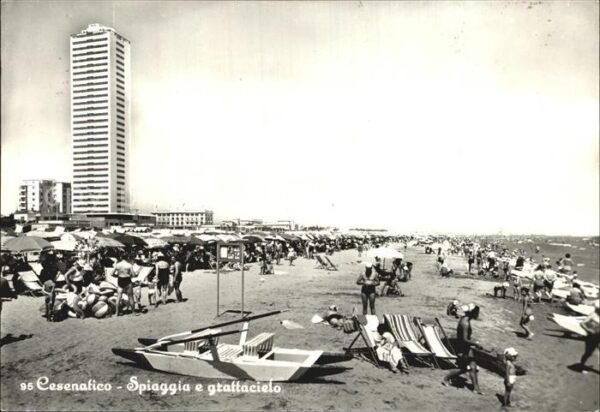Cesenatico Spiaggia e grattacielo