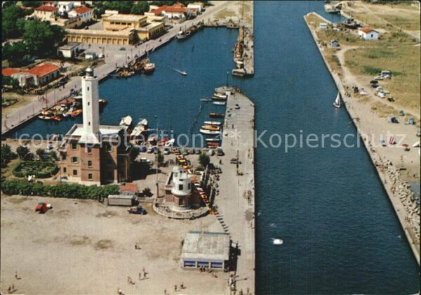 Marina di Ravenna Hafenbecken mit Leuchtturm