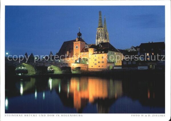 Regensburg Steinerne Brücke und Dom bei Nacht