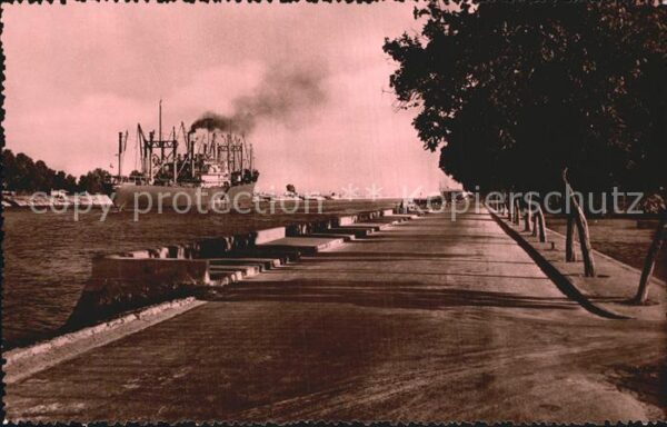Ismailia Bateau traversant le Canal Frachtschiff