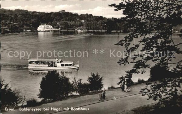 Essen Ruhr Baldeneysee bei Hügel mit Bootshaus