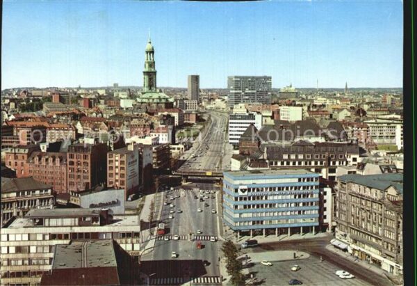 Hamburg St Michaeliskirche und City