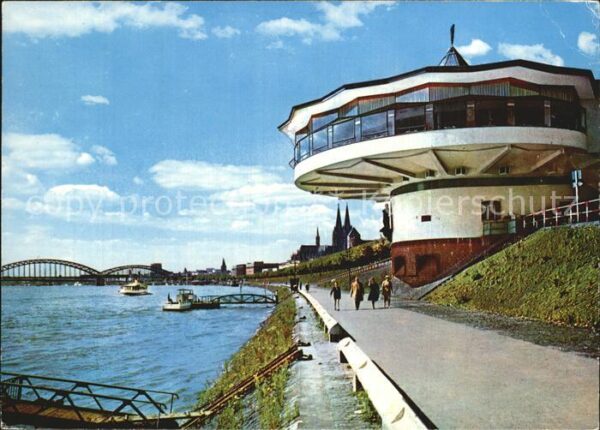Koeln Rhein Restaurant Bastei am Rheinufer Blick zu