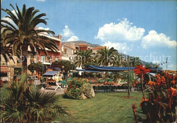 Ceriale Liguria Grünanlage mit Palmenhain an der Promen