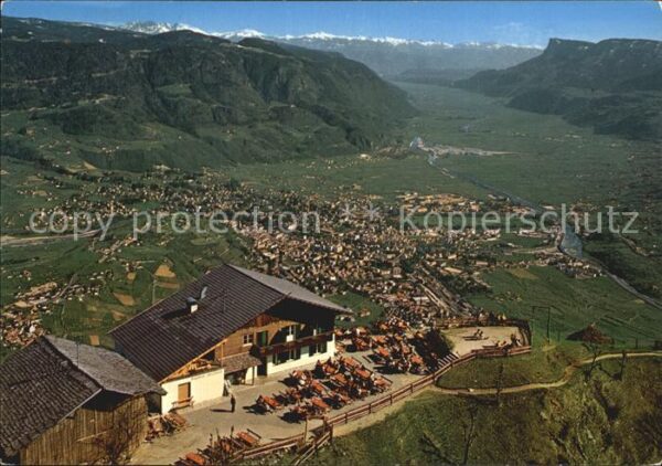 Dorf Tirol Hochmut Bergrestaurant mit Texelgruppe