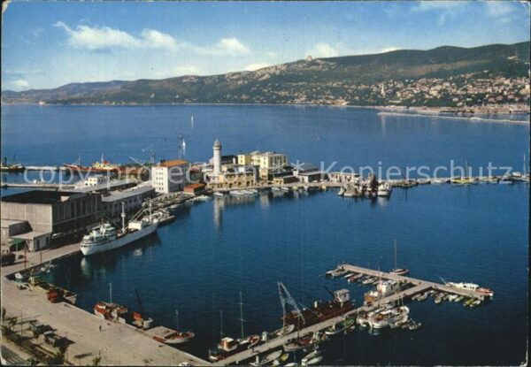 Trieste Fliegeraufnahme Hafen La Lanterna