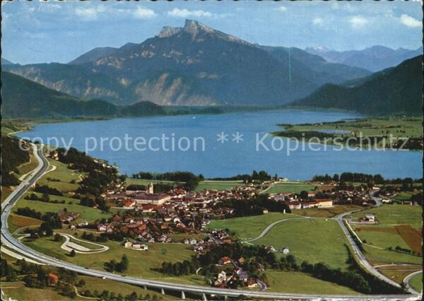 Mondsee Salzkammergut Fliegeraufnahme mit Schafberg