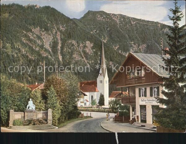 Bayrischzell Kriegerdenkmal Kirchenpartie