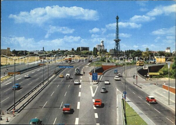 Berlin Stadtautobahn mit Funkturm