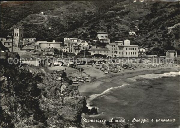 Monterosso al Mare Spiaggia e panorama Strand