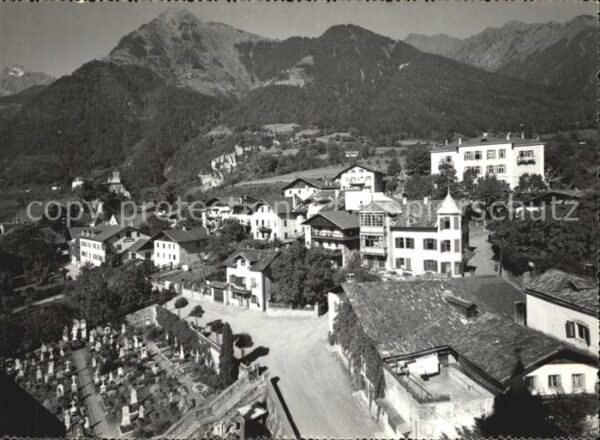 Dorf Tirol Teilansicht mit Friedhof Alpen
