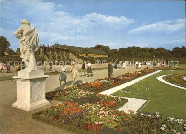 Herrenhausen Hannover Grosser Garten Statue im Hintergrund di