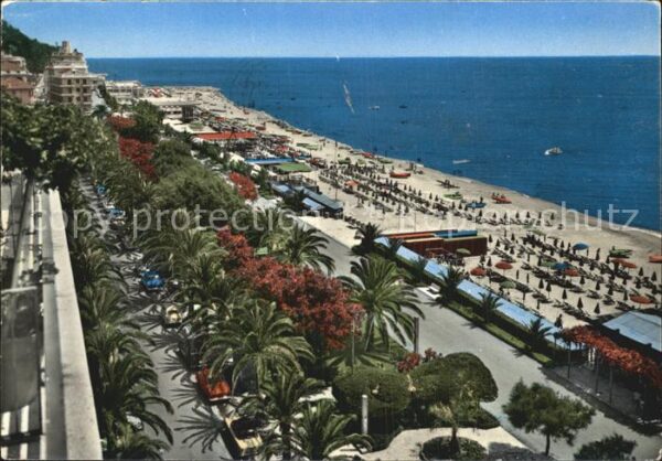 Finale Ligure Viale delle Palme e spiaggia Riviera de