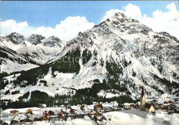 Mittelberg Kleinwalsertal Panorama Wintersportplatz mit Schafalpk