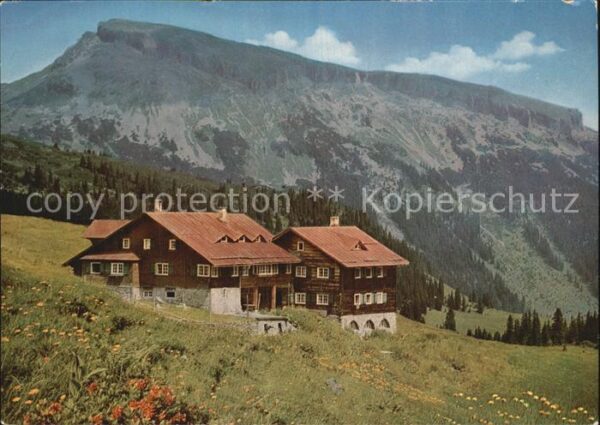 Schwarzwasserhuette mit Hoch Ifen Allgäuer Alpen