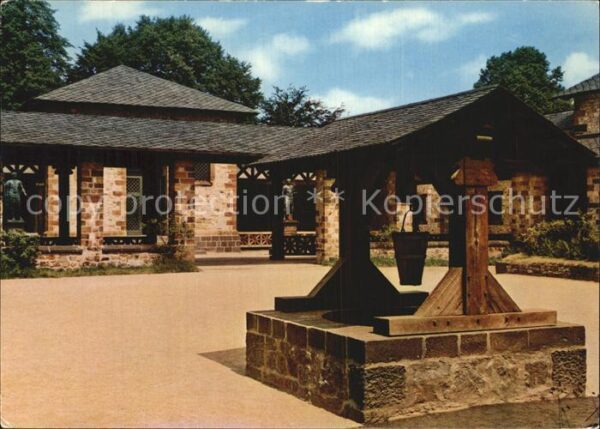 Saalburg Taunus Römerkastell Innenhof mit Brunnen und F